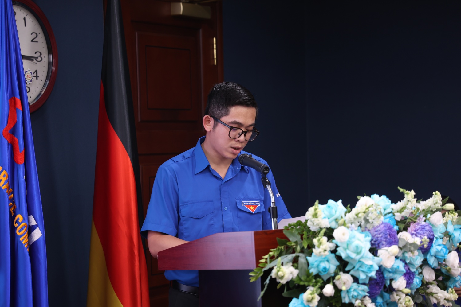 Đồng chí Nguyễn Triều Dương - Phó Bí thư Đoàn Thanh niên PVI khóa VII trình bày kiểm điểm Ban Chấp hành tại Đại hội.