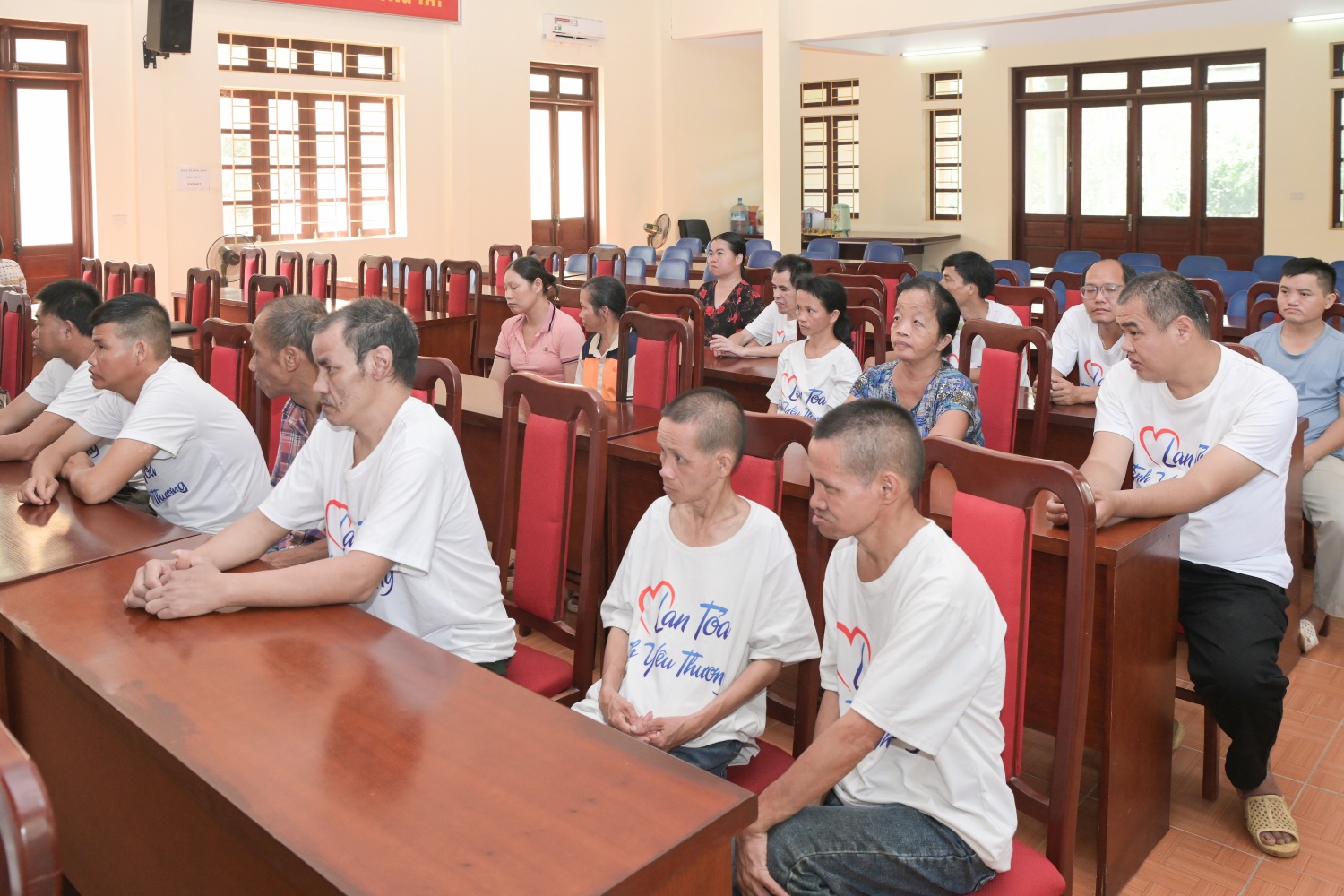 Các nạn nhân nhiễm chất độc da cam đang được chăm sóc, điều trị tại Trung tâm.