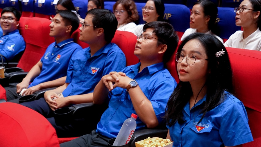 Các đoàn viên Đoàn Thanh niên Petrovietnam tham dự chương trình.