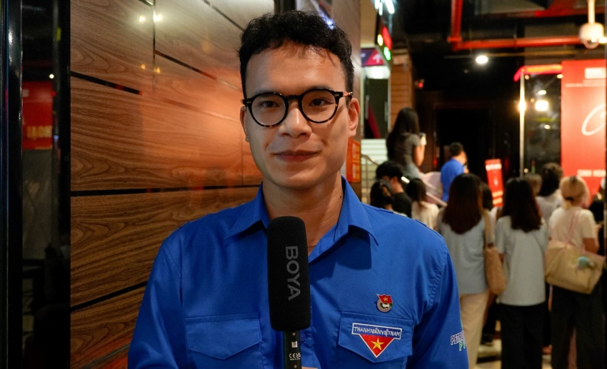 Anh Hoàng Minh Dương, Ủy viên BCH, Đoàn viên Đoàn Thanh niên Tổng Công ty Thăm dò Khai thác Dầu khí (PVEP) chia sẻ, bộ phim “Mưa đỏ” đã khắc họa được những hình ảnh các chiến sĩ còn rất trẻ đã phải xông pha ra tiền tuyến, đối diện với không chỉ là thiếu thốn về lương thực, điều kiện hoạt động mà còn nguy hiểm đến sinh mạng.
