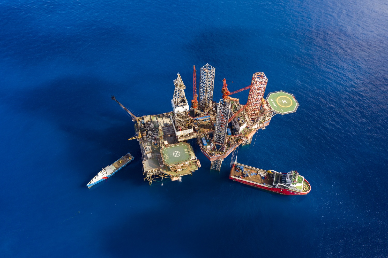 Trong giai đoạn khủng hoảng, tăng trưởng kinh tế khó khăn, nguồn thu từ Petrovietnam đã trở thành “điểm tựa” giúp ngân sách quốc gia duy trì ổn định