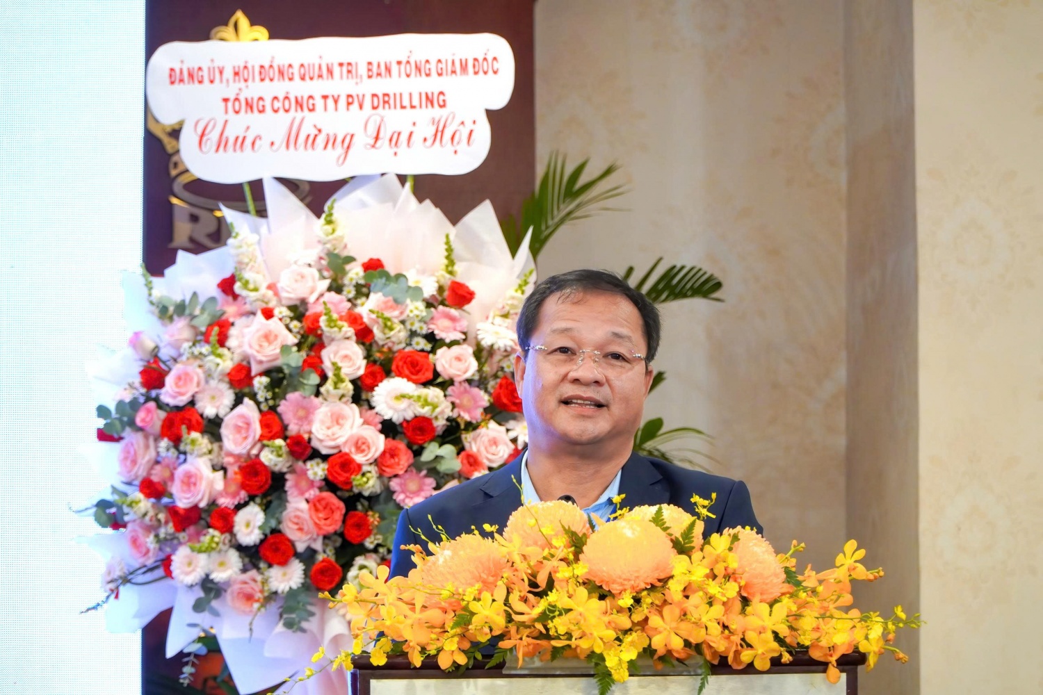 Đồng chí Mai Thế Toàn khẳng định: “Trong giai đoạn tới, tuổi trẻ PV Drilling tiếp tục là lực lượng nòng cốt làm việc trong môi trường quốc tế, đòi hỏi mỗi đoàn viên, thanh niên phải có tay nghề vững, kỷ luật cao và bản lĩnh tiên phong”.
