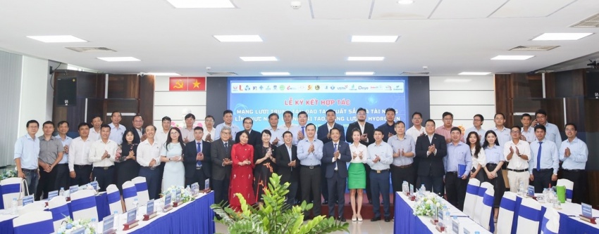 PVU ký kết thỏa thuận hợp tác đa phương tiện về lĩnh vực năng lượng tái tạo, năng lượng Hydrogen Các đại biểu tại sự kiện.