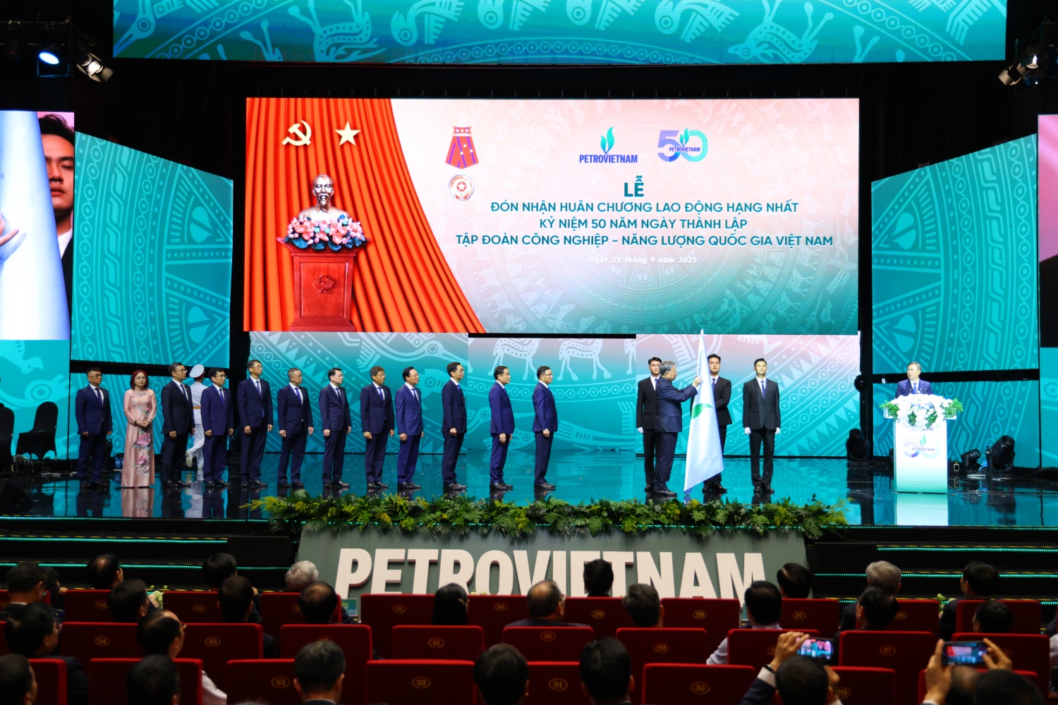 TRỰC TIẾP: LỄ KỶ NIỆM 50 NĂM THÀNH LẬP TẬP ĐOÀN CÔNG NGHIỆP - NĂNG LƯỢNG QUỐC GIA VIỆT NAM