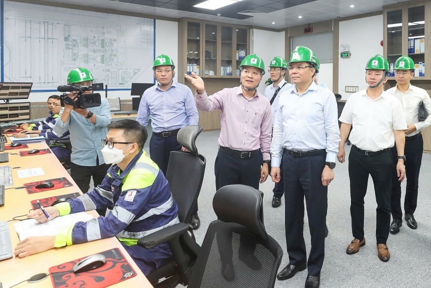 Chủ tịch HĐTV Petrovietnam Lê Mạnh Hùng kiểm tra công tác vận hành sản xuất tại Nhà máy Nhiệt điện Thái Bình 2