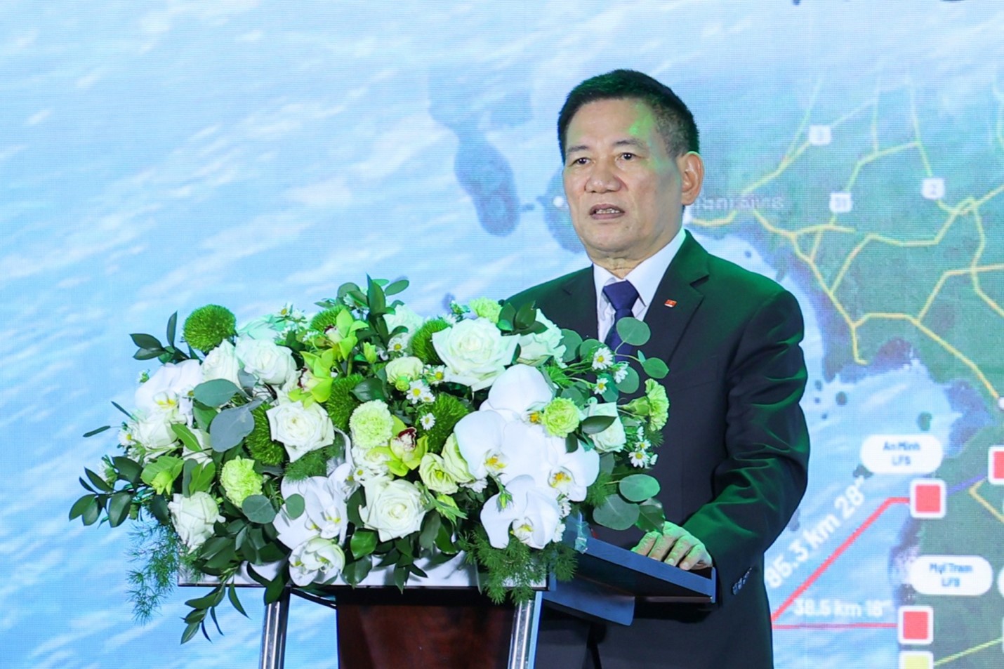 Phó Thủ tướng Chính phủ Hồ Đức Phớc đề nghị Petrovietnam tiếp tục phối hợp, đồng hành cùng Vietcombank để triển khai dự án một cách khẩn trương, đảm bảo tiến độ, chất lượng ở mức cao nhất