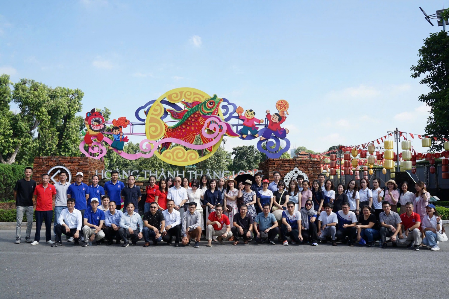 Chi bộ 2 thuộc Đảng bộ Nghiên cứu Khoa học và Đào tạo tổ chức sinh hoạt chuyên đề tại Khu di tích trung tâm Hoàng thành Thăng Long nhân dịp kỷ niệm 71 năm Ngày Giải phóng Thủ đô (10/10/1954-10/10/2025).
