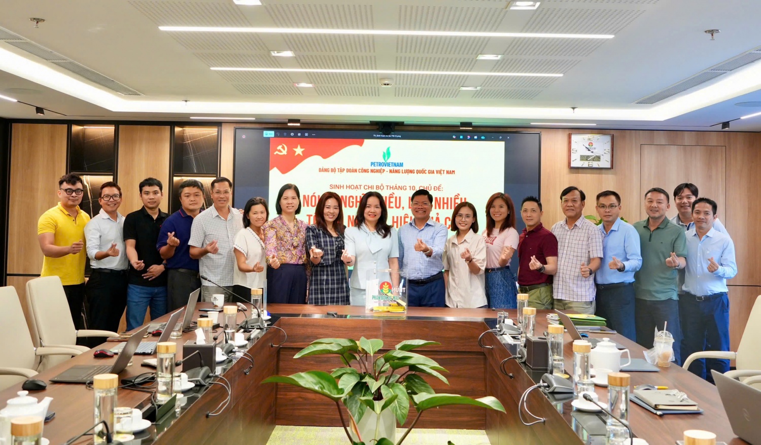 Sinh hoạt chi bộ tại Đảng bộ PVCFC.