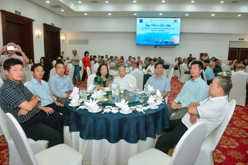 Quang cảnh chung tại buổi gặp mặt