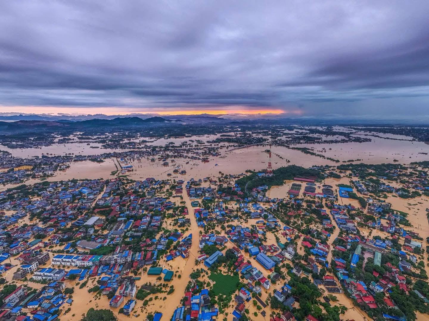 Mưa lớn gây ngập úng diện rộng tại tỉnh Thái Nguyên.