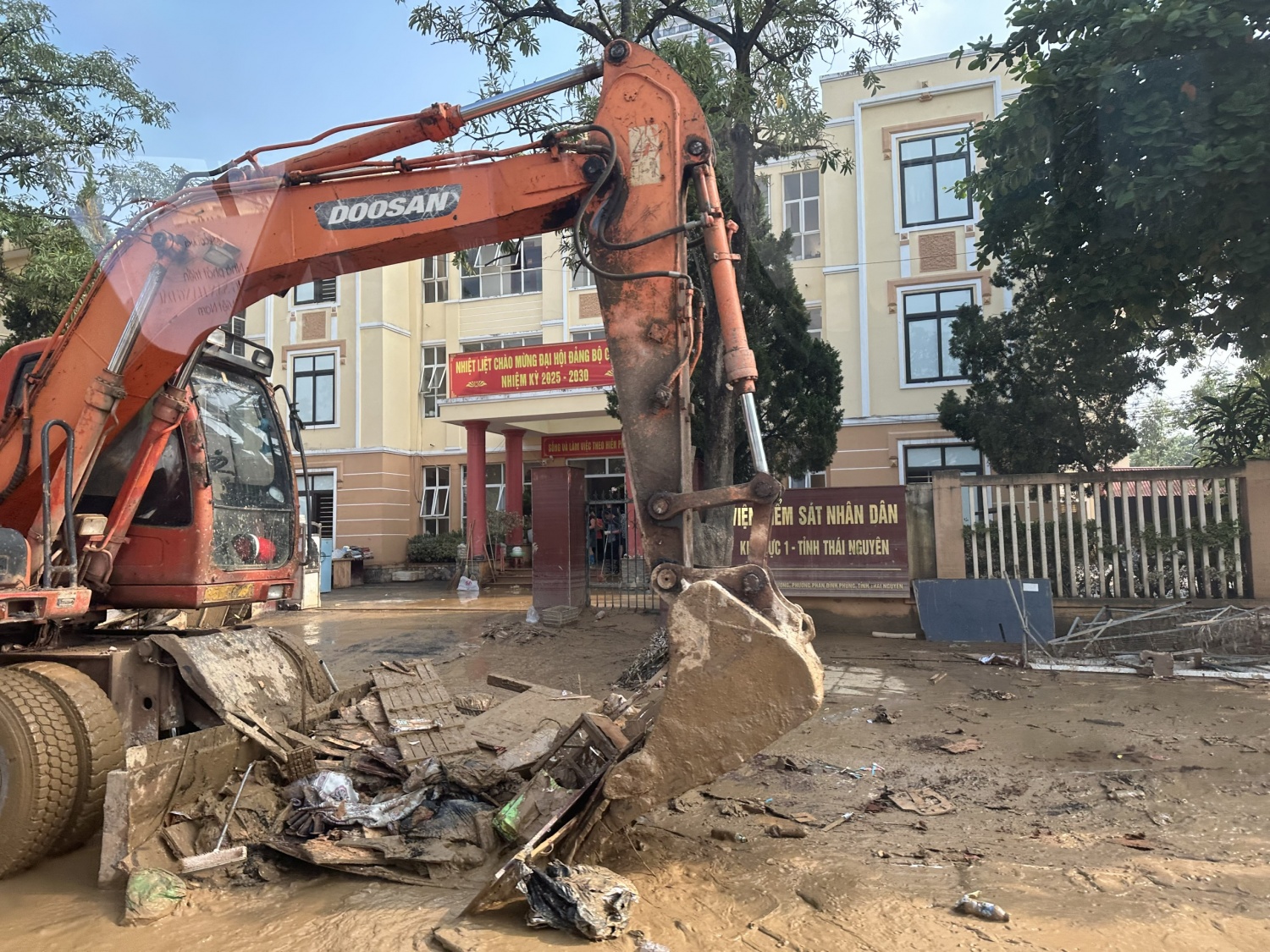 Công tác khắc phục hậu quả sau bão đang được triển khai nhanh chóng.