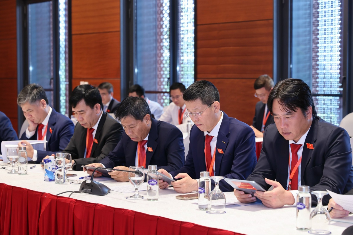 Đoàn đại biểu Petrovietnam tham dự họp Tổ thảo luận số 1