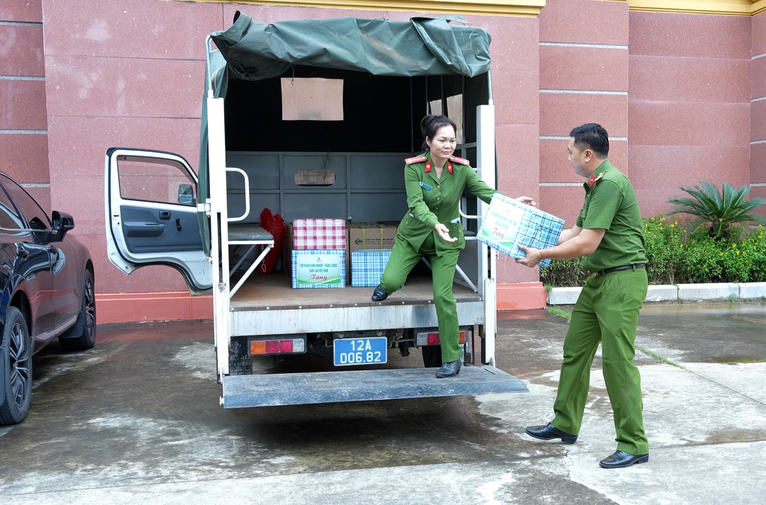 Bên cạnh đó, Petrovietnam đã hỗ trợ khoảng 25.000 quyển vở cho học sinh trên địa bàn tỉnh Lạng Sơn