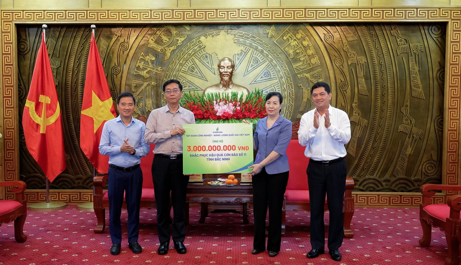 Đoàn công tác Petrovietnam trao 3 tỷ đồng hỗ trợ tỉnh Bắc Ninh khắc phục hậu quả cơn bão số 11