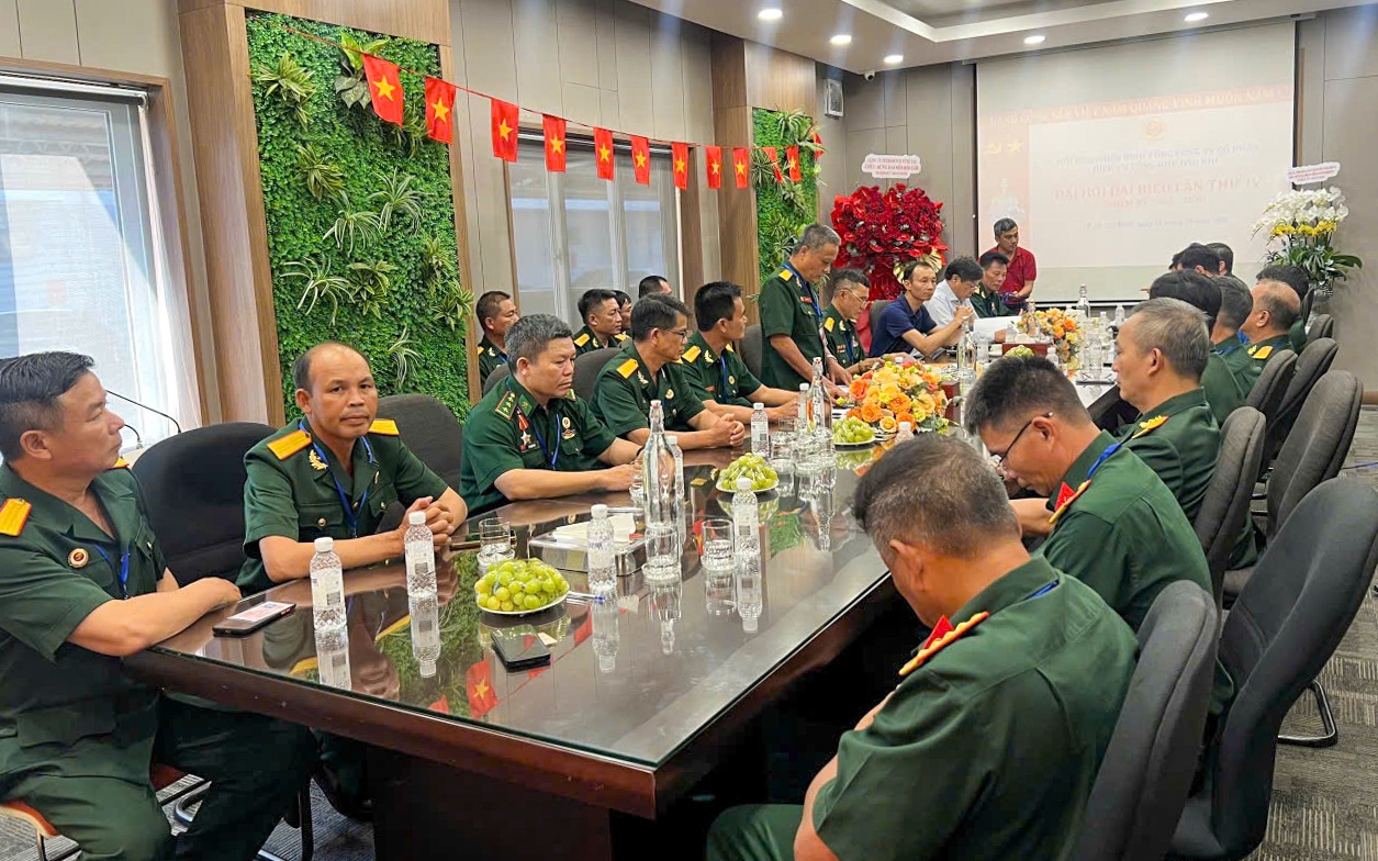 Đại hội là đợt sinh hoạt chính trị sâu sắc, thể hiện quyết tâm của tập thể CCB PETROSETCO trong việc thực hiện phương châm “Đoàn kết - Kỷ cương - Gương mẫu - Nghĩa tình”. Đại hội là đợt sinh hoạt chính trị sâu sắc, thể hiện quyết tâm của tập thể CCB PETROSETCO trong việc thực hiện phương châm “Đoàn kết - Kỷ cương - Gương mẫu - Nghĩa tình”.