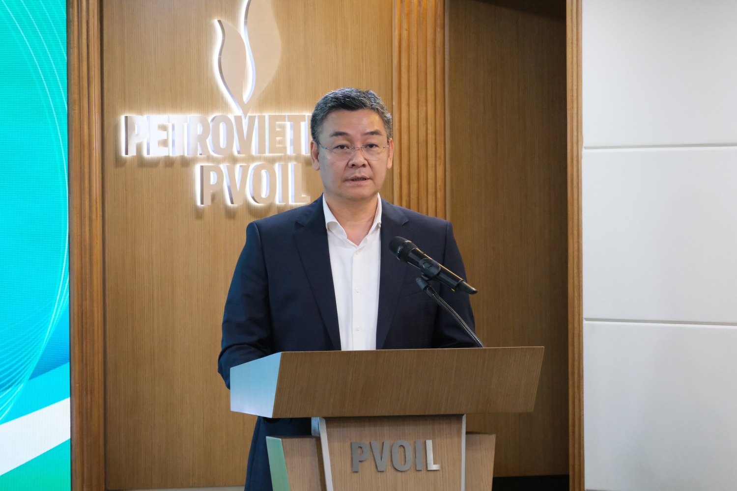 Ông Lê Mạnh Cường – Phó Tổng Giám đốc Petrovietnam đánh giá cao vai trò của PVOIL, không chỉ là đơn vị hạ nguồn, phân phối sản phẩm, mà còn góp phần rất quan trọng trong nâng cao giá trị khâu thượng nguồn (E&P)
