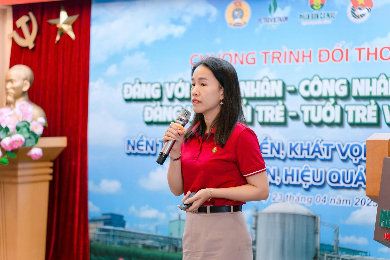 Chị Lê Thị Nguyệt Nga - Phó Trưởng phòng Nhân sự và Đào tạo PVCFC:Sức mạnh của người phụ nữ PVCFC không chỉ đến từ những điều lớn lao, mà còn từ nội lực kiên trì, tinh thần trách nhiệm và trái tim luôn hướng về tập thể.