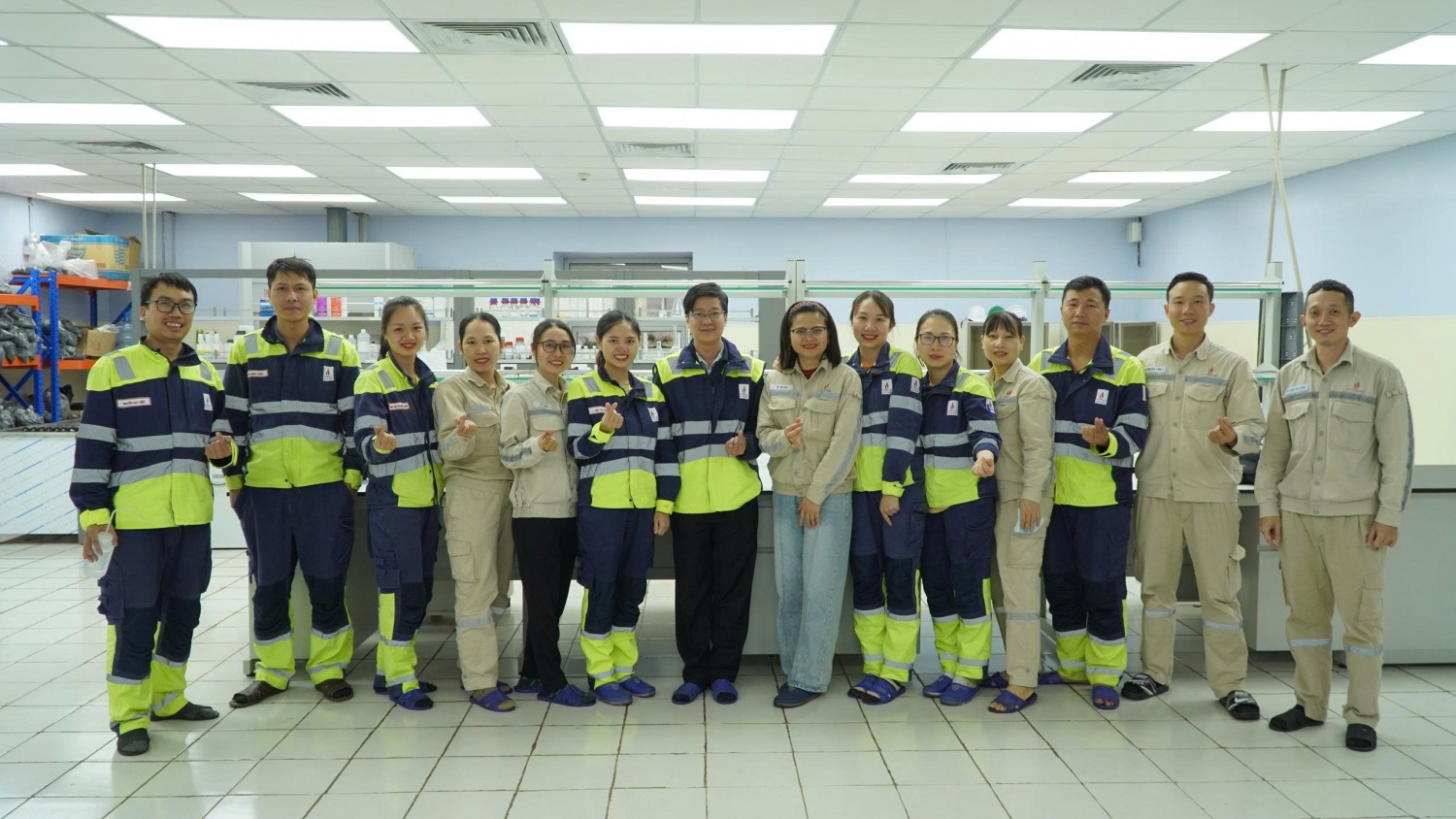 Tổ hóa nghiệm NMNĐ Thái Bình 2 - nơi giữ nhịp vận hành ổn định và an toàn cho nhà máy.
