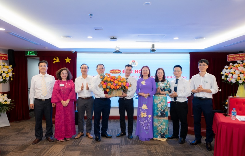 Ban Chấp hành Công đoàn BIENDONG POC khóa VI ra mắt Đại hội.