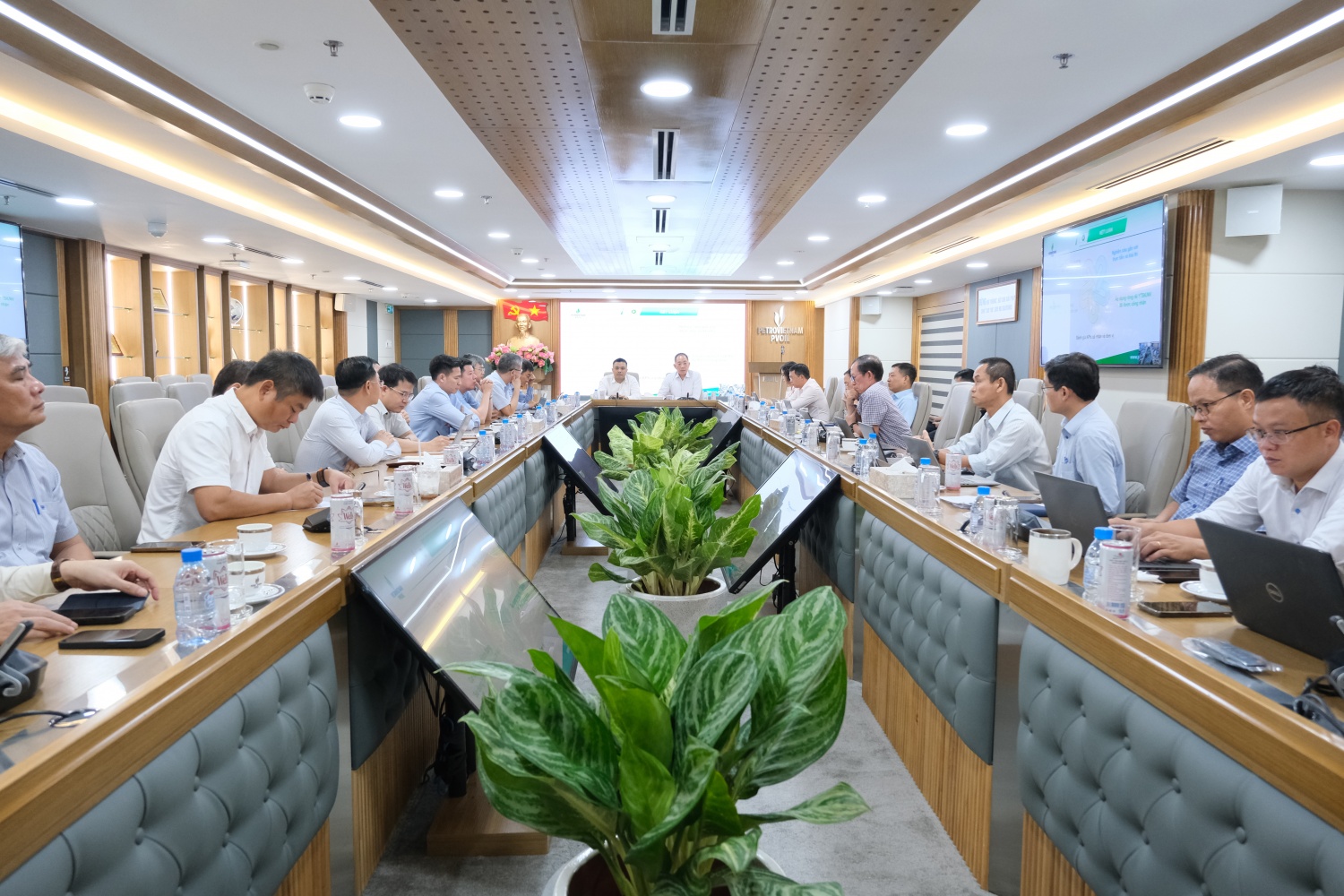 Toàn cảnh cuộc họp