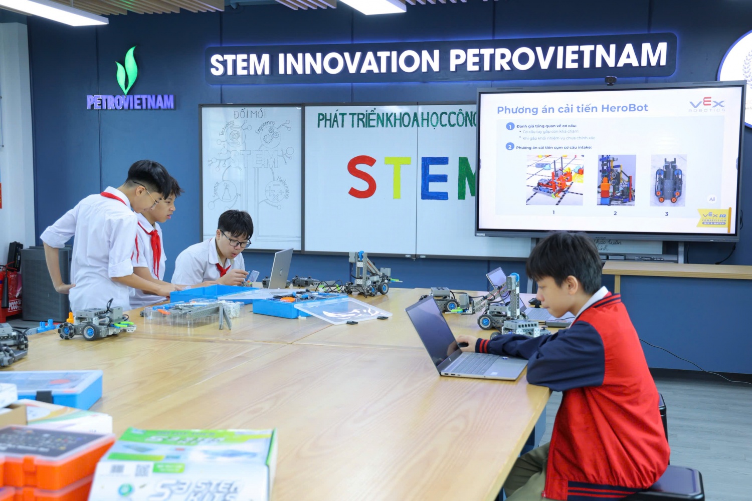 Phòng học STEM tại THCS Tây Mỗ 3 – “sức nóng” lan tỏa chỉ sau hơn một tháng hoạt động