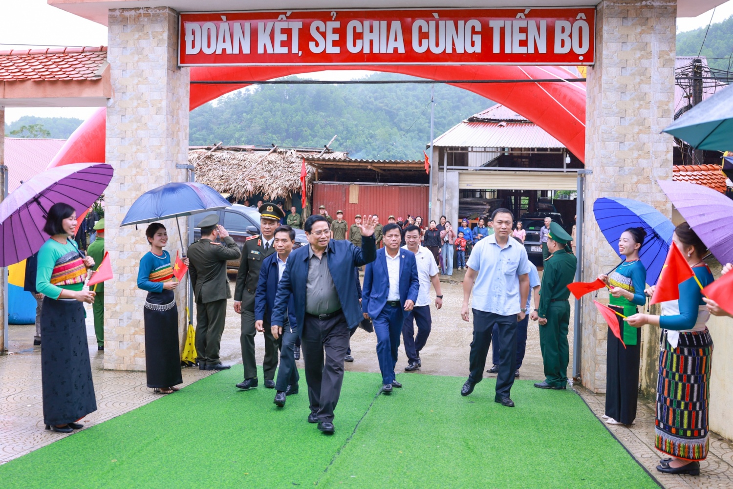 Thủ tướng Chính phủ Phạm Minh Chính dự lễ khởi công Trường nội trú liên cấp Tiểu học và Trung học cơ sở xã Yên Khương, Thanh Hóa