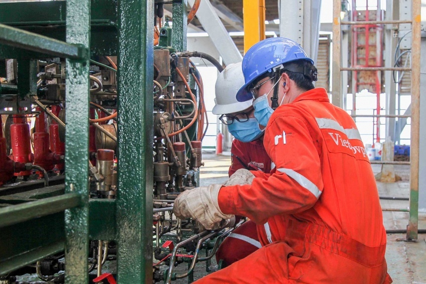 Người lao động Vietsovpetro trên các công trình ngoài khơi