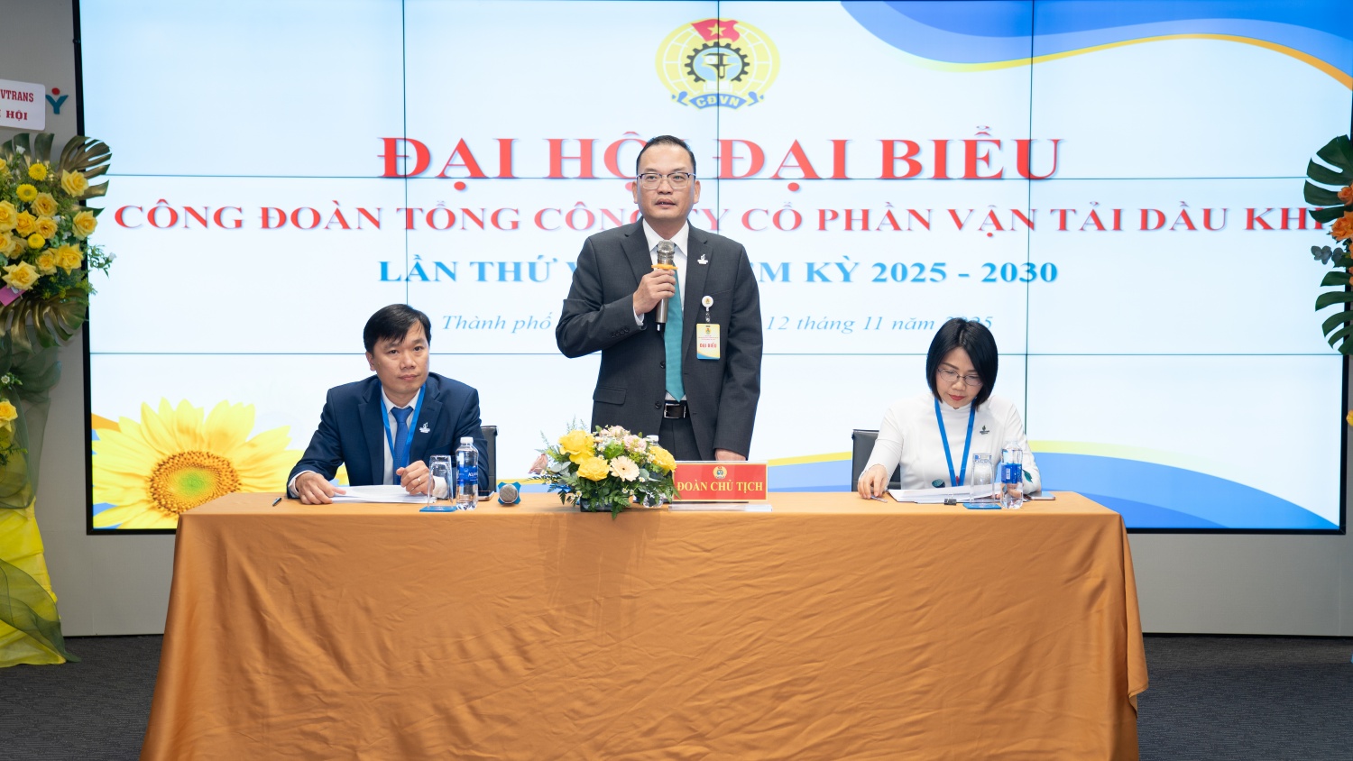 Đoàn Chủ tịch chủ trì Đại hội