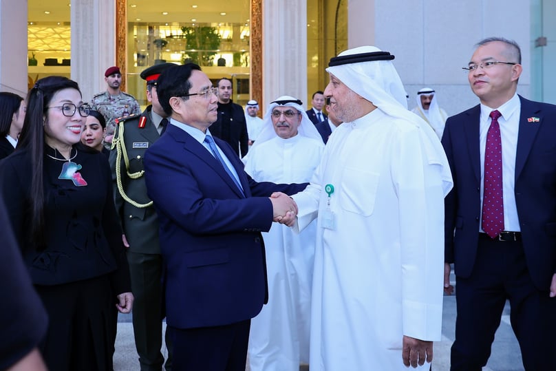 PM Pham Minh Chinh meets with KFAED director general Waleed Al-Bahar in Kuwait on November 17, 2025. Photo courtesy of the government's news portal.
