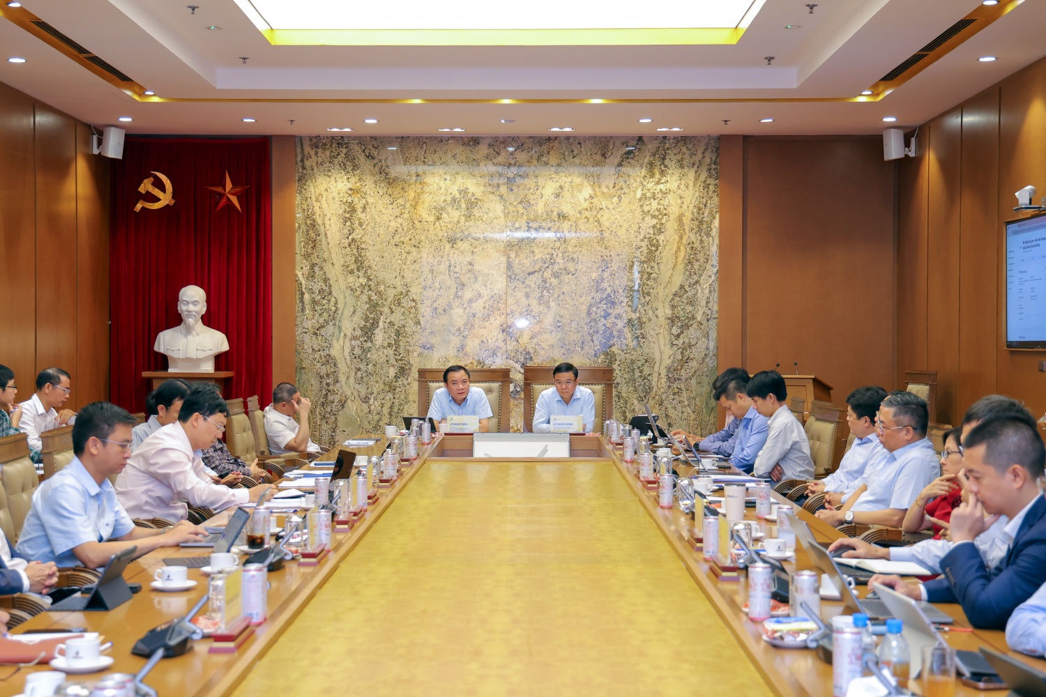 Xung lực mới từ Hệ sinh thái đổi mới sáng tạo Petrovietnam Chủ tịch HĐTV Petrovietnam Lê Mạnh Hùng và Tổng Giám đốc Petrovietnam Lê Ngọc Sơn chủ trì cuộc họp Ban Chỉ đạo KHCN, ĐMST và CĐS Petrovietnam lần thứ 4.