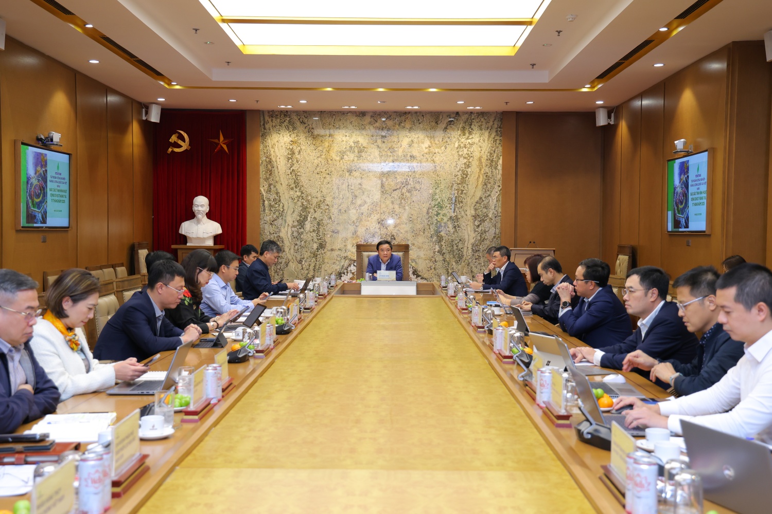 Tổng Giám đốc Petrovietnam Lê Ngọc Sơn chủ trì cuộc họp giao ban CEO tháng 12/2025.