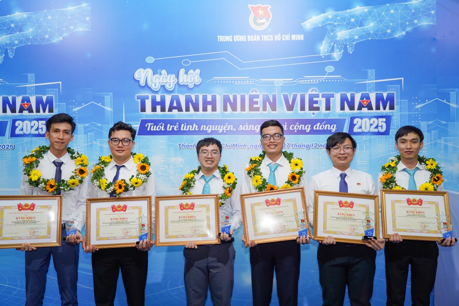 Tuổi trẻ Tập đoàn Công nghiệp - Năng lượng Quốc gia Việt Nam nhận khen thưởng 
