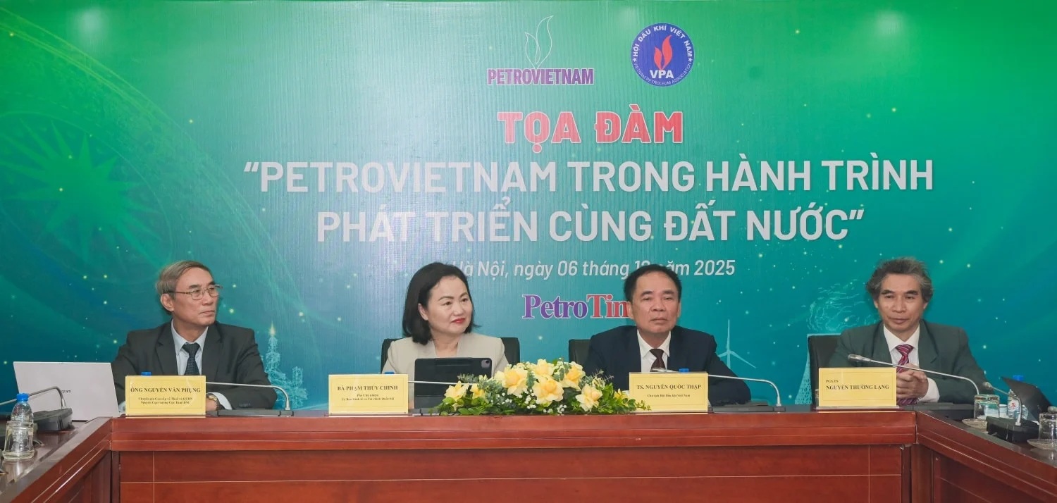 Speakers attending the seminar - Photo: VGP