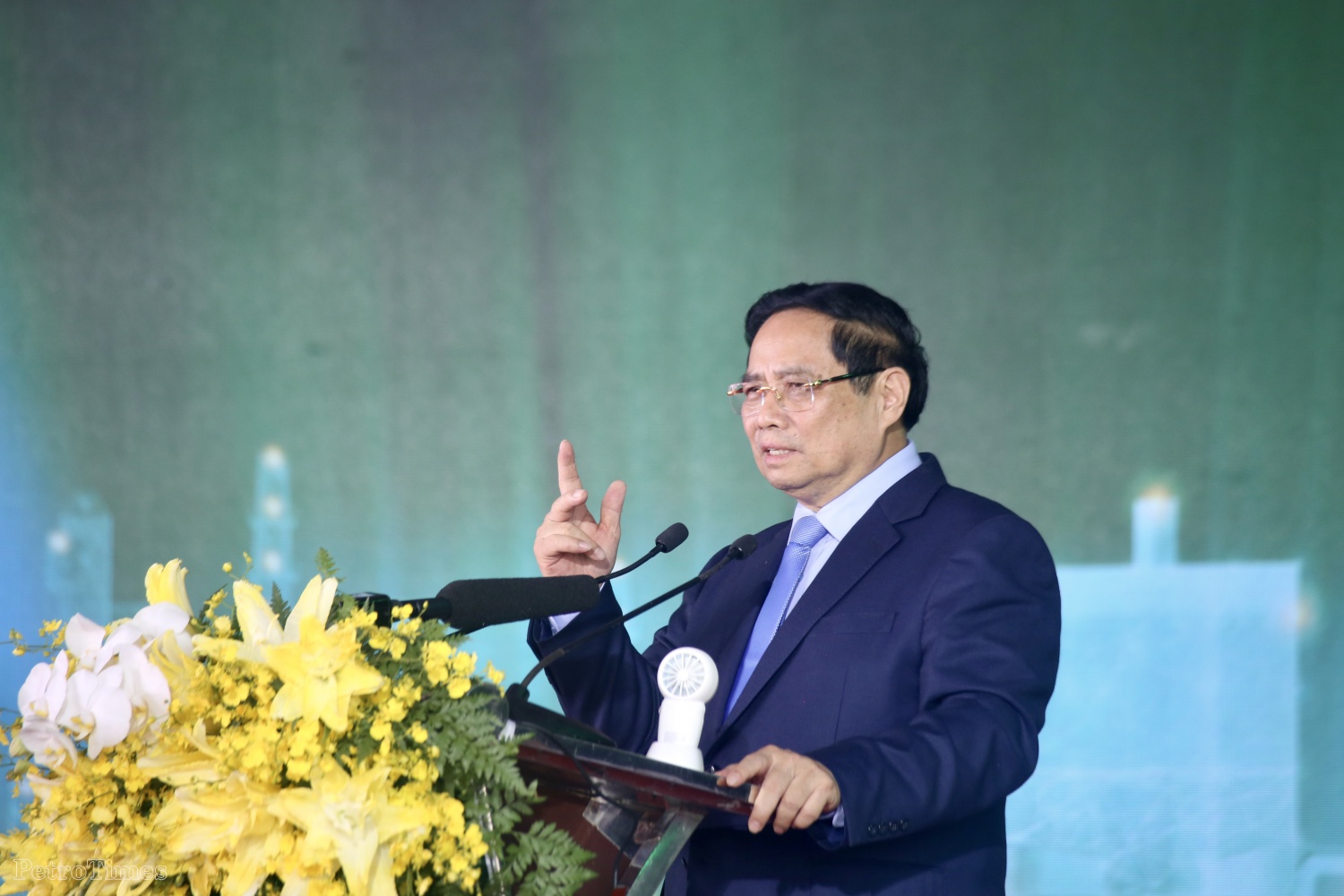 Thủ tướng Phạm Minh Chính đánh giá, việc hoàn thành dự án đúng tiến độ, bảo đảm chất lượng, an toàn và môi trường là minh chứng sinh động cho bản lĩnh, năng lực tổ chức, điều hành và tinh thần vượt khó của Petrovietnam và đội ngũ triển khai.