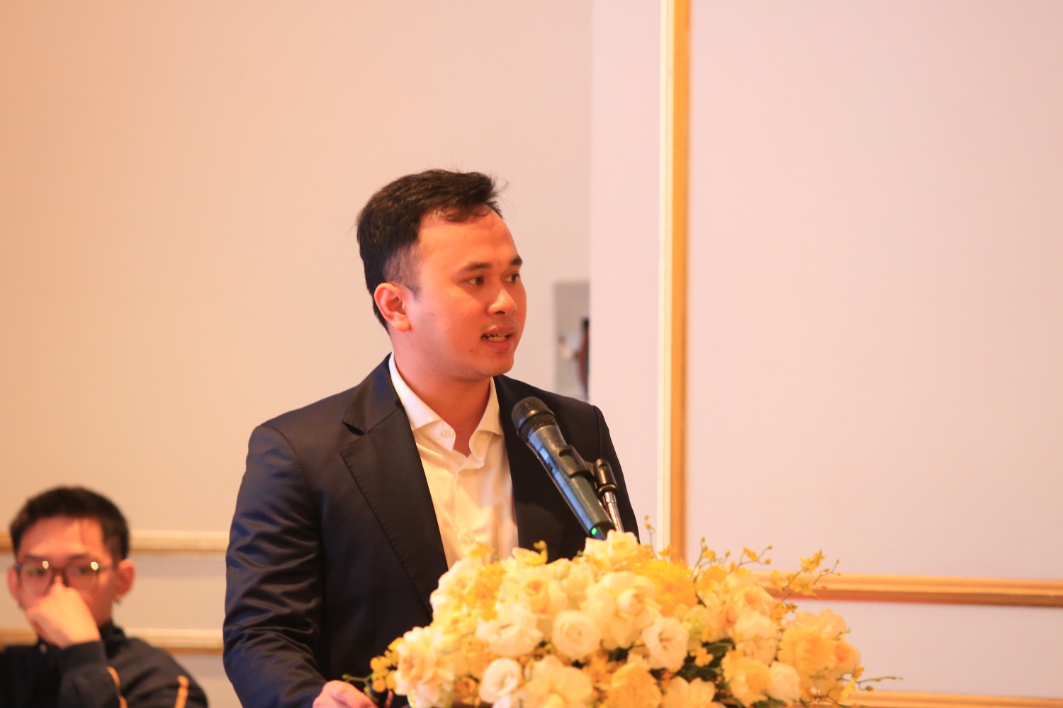 Ông Hoàng Quốc Huy, đại diện Ban Điện và Năng lượng Tái tạo Petrovietnam trình bày tham luận tổng kết công tác vận hành các nhà máy điện Petrovietnam năm 2025.