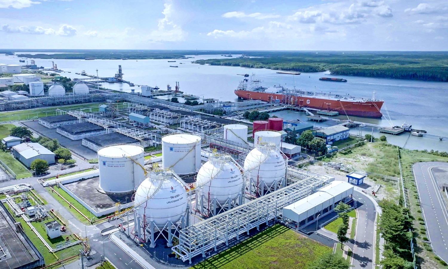 Năm 2025, Petrovietnam đã hoàn thành và vượt các chỉ tiêu then chốt, duy trì tốc độ tăng trưởng ở mức hai con số, bảo đảm vai trò quan trọng trong ổn định kinh tế vĩ mô, cân đối lớn và an ninh năng lượng quốc gia.