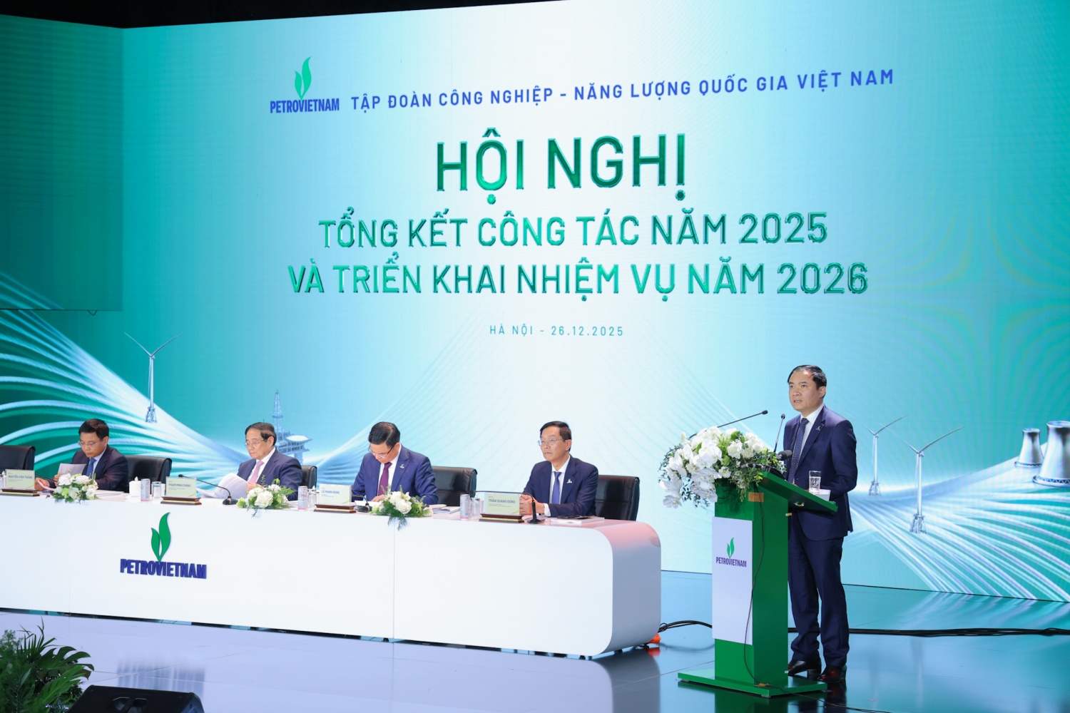 Chủ tịch HĐTV Petrovietnam Lê Ngọc Sơn trình bày Báo cáo Tổng kết công tác năm 2025 với 8 dấu ấn nổi bật của Petrovietnam.
