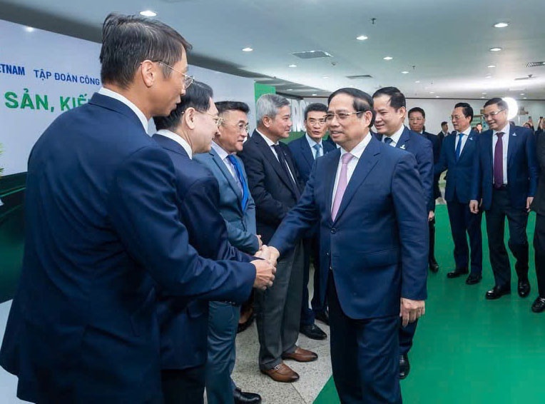 Thủ tướng Chính phủ và các đồng chí lãnh đạo tham dự Hội nghị
