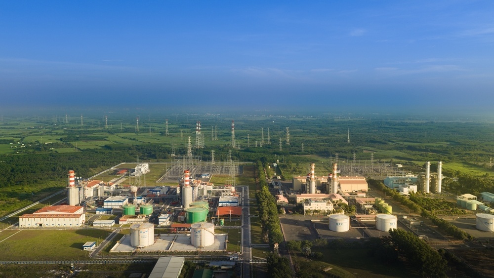 Khi chuyển dịch năng lượng toàn cầu diễn ra mạnh mẽ, ưu tiên chiến lược của Petrovietnam trong giai đoạn tới là thực hiện mục tiêu kép: vừa tiếp tục phát huy hiệu quả các lĩnh vực truyền thống, vừa chủ động, linh hoạt mở rộng sang các lĩnh vực năng lượng mới.