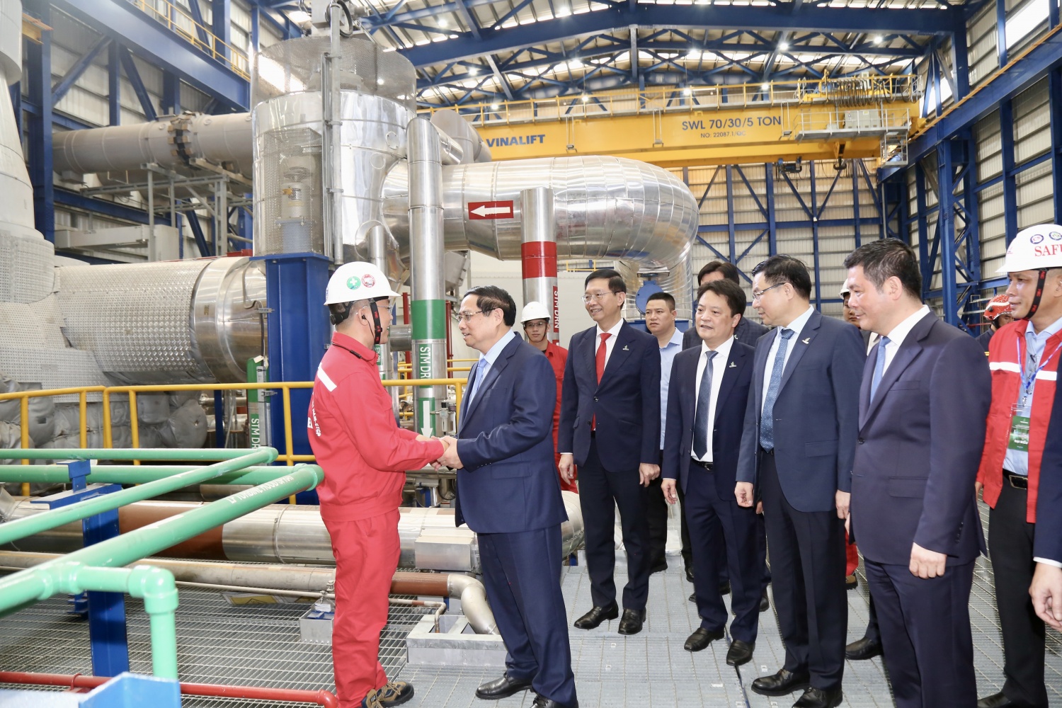 Thủ tướng Phạm Minh Chính thăm hỏi, động viên người lao động Nhà máy điện Nhơn Trạch 3