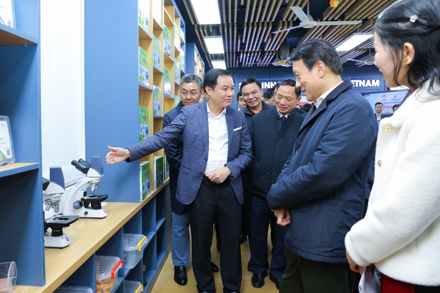 Đồng chí Lê Ngọc Sơn, Bí thư Đảng ủy, Chủ tịch HĐTV Petrovietnam giới thiệu với các đại biểu Bộ, ngành về chương trình “STEM Innovation Petrovietnam”.