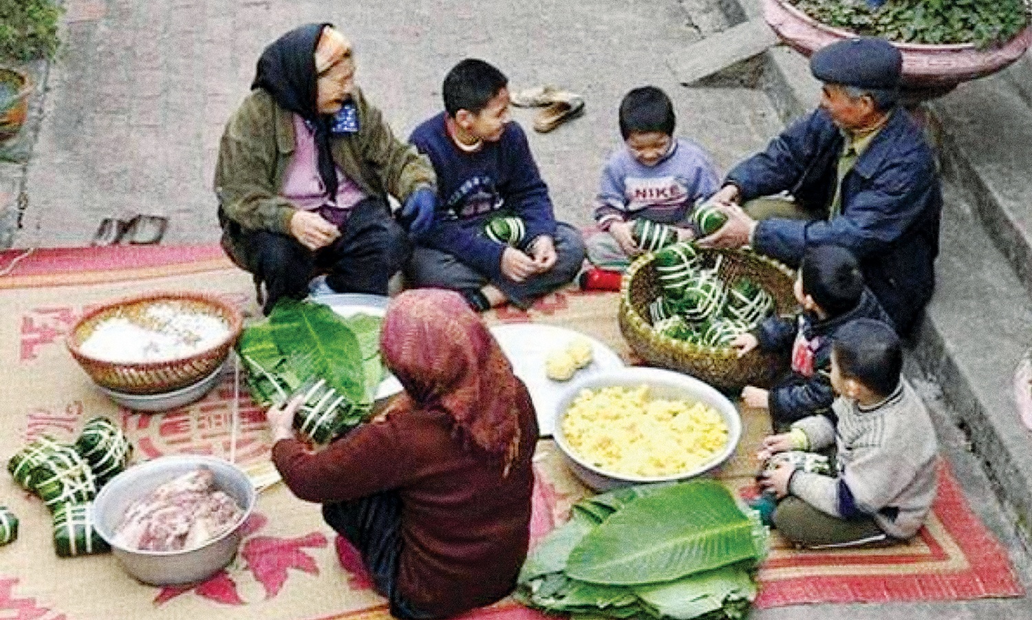 Cũng như đa phần người dân, cán bộ, công nhân viên ngành dầu khí đã có những cái Tết giản dị, đầm ấm thời đất nước còn gian khó