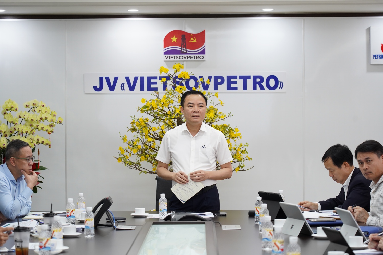 Chủ tịch HĐTV Petrovietnam Lê Ngọc Sơn nhấn mạnh: An toàn phải được coi là nguyên tắc xuyên suốt, được thực hiện nghiêm túc từ cấp lãnh đạo đến từng người lao động, bảo đảm hoạt động sản xuất ổn định, liên tục và bền vững.