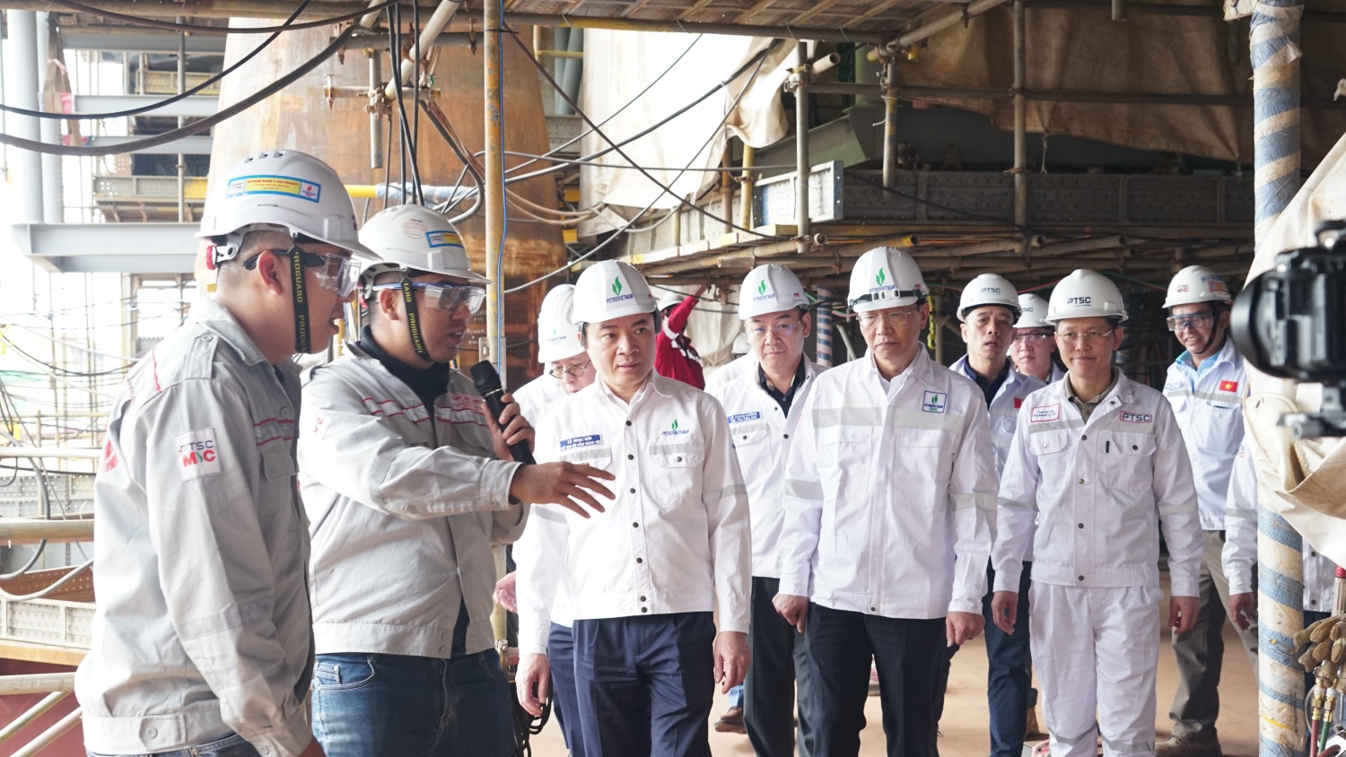 Chủ tịch HĐTV Petrovietnam Lê Ngọc Sơn và lãnh đạo Tập đoàn kiểm tra công tác trên công trường dầu khí