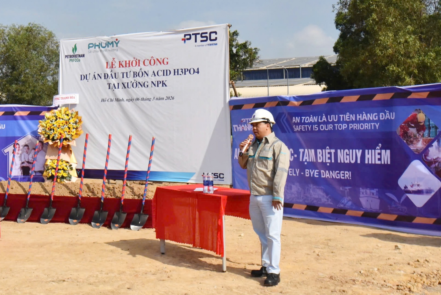Dự án đầu tư bồn nguyên liệu Acid Phosphoric (H3PO4) của PVFCCo - Phú Mỹ được khởi công ngày 6/3 vừa qua.