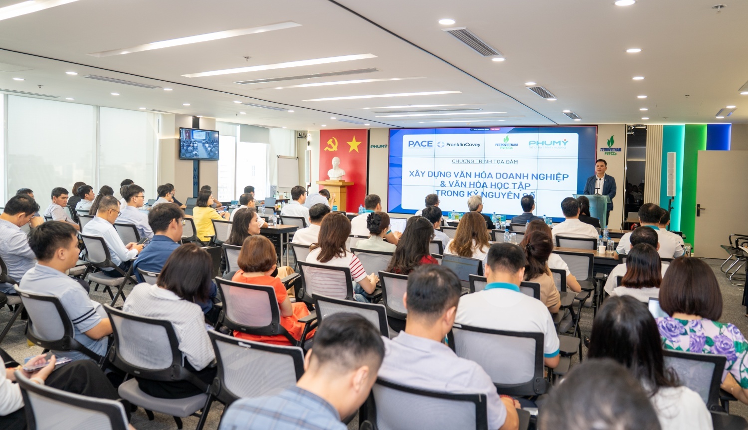 Văn hóa doanh nghiệp được xác định là nền tảng quan trọng để PVFCCo - Phú Mỹ nâng cao năng lực đội ngũ, bảo đảm sự phát triển bền vững.