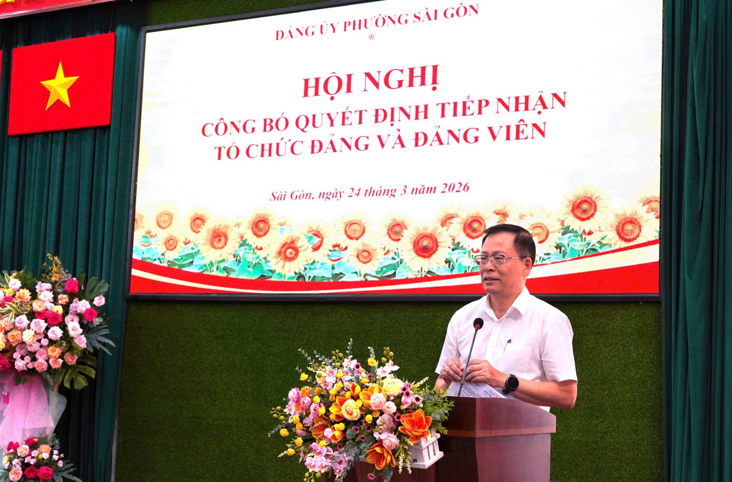 Đồng chí Chu Đình Động - Phó Trưởng Ban Tổ chức Đảng ủy Chính phủ mong muốn Ban Thường vụ Đảng ủy phường Sài Gòn và Ban Thường vụ Đảng ủy Petrovietnam phối hợp, tạo điều kiện để các tổ chức Đảng được chuyển giao hoạt động thuận lợi.