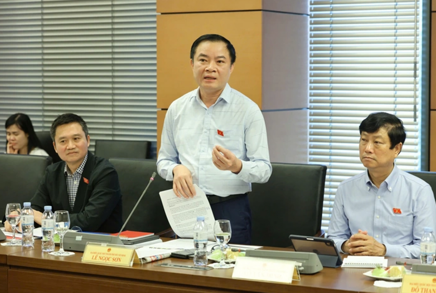 ĐBQH Lê Ngọc Sơn - Bí thư Đảng ủy, Chủ tịch Hội đồng thành viên Tập đoàn Công nghiệp - Năng lượng Quốc gia Việt Nam (Petrovietnam) phát biểu trong phiên thảo luận tổ.