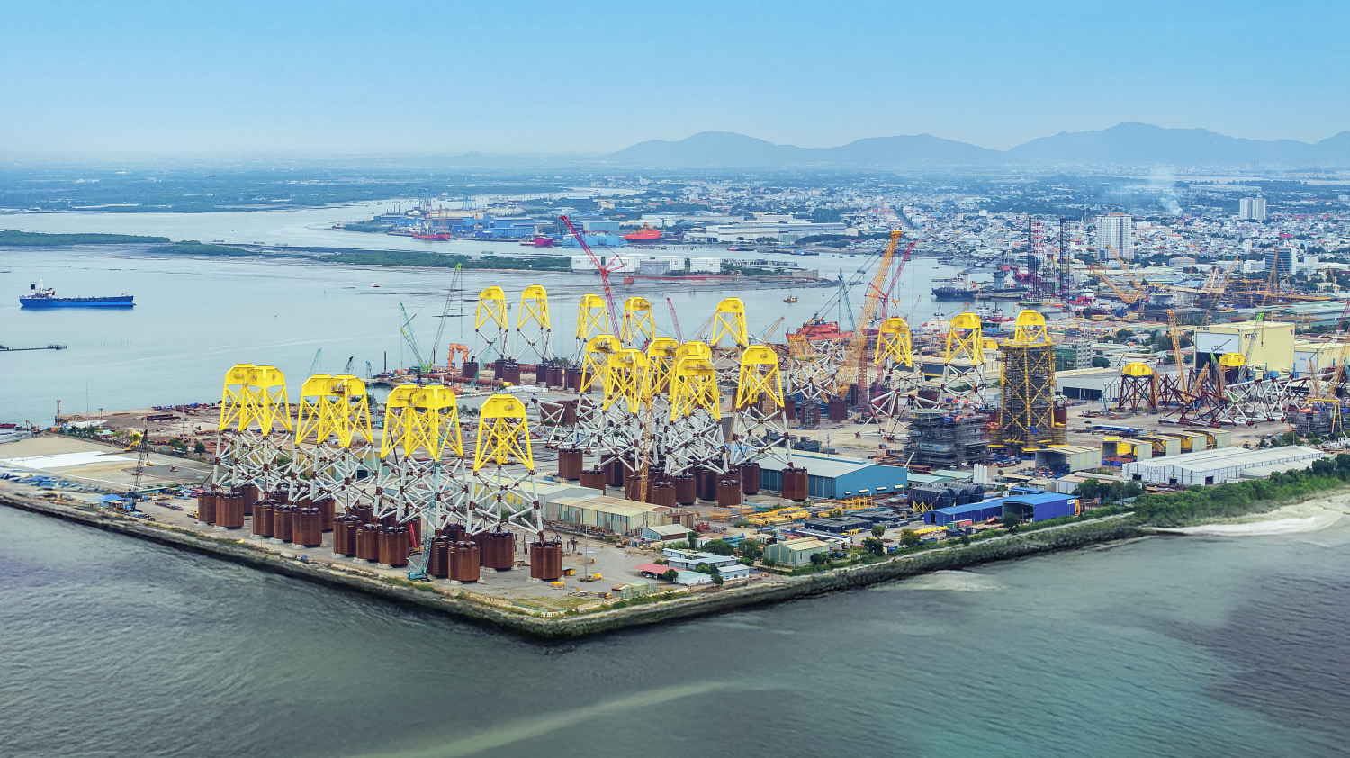 Trung tâm Công nghiệp năng lượng và hậu cần kỹ thuật của Tổng công ty Cổ phần Dịch vụ Kỹ thuật Dầu khí Việt Nam (PTSC), đơn vị thành viên của Petrovietnam.