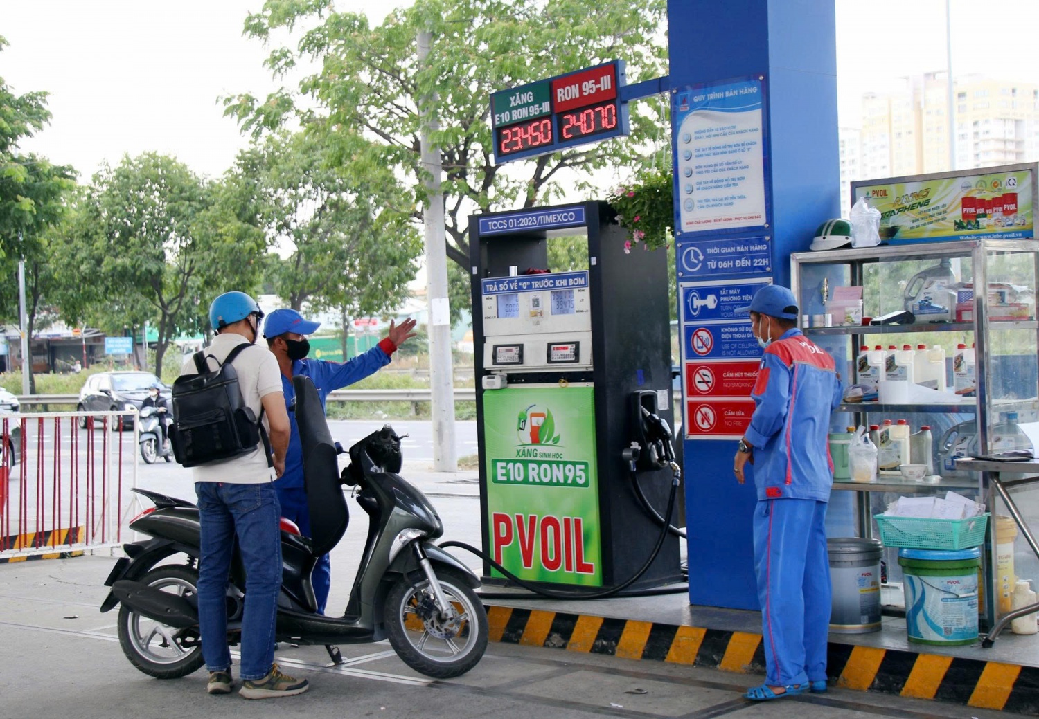 Bộ Công Thương đề xuất Bộ Tài chính nghiên cứu ưu đãi thêm về thuế bảo vệ môi trường và thuế tiêu thụ đặc biệt nhằm tạo khoảng chênh lệch giá đủ lớn giữa E10 và xăng khoáng